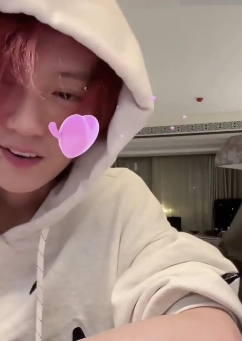 鹿晗直播時放整首《初雪》