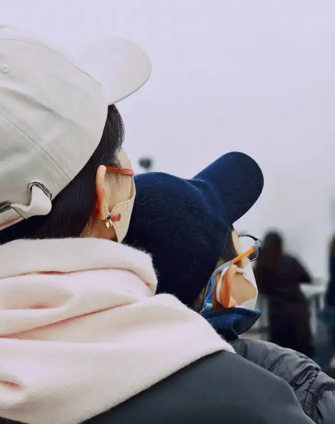 趙麗穎帶兒子現(xiàn)身煙花節(jié)