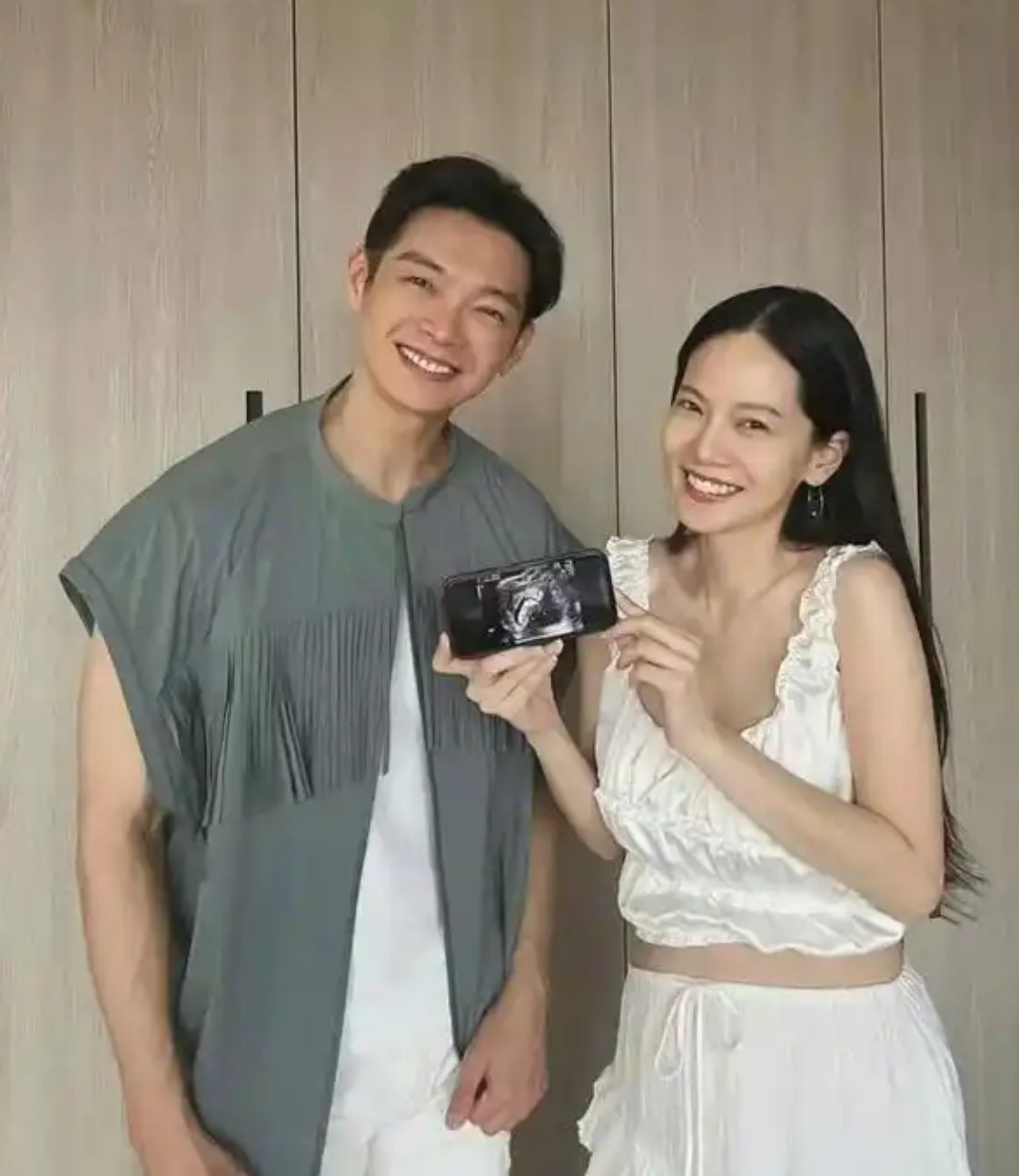 曾之喬宣布懷孕 與辰亦儒升級(jí)為父母