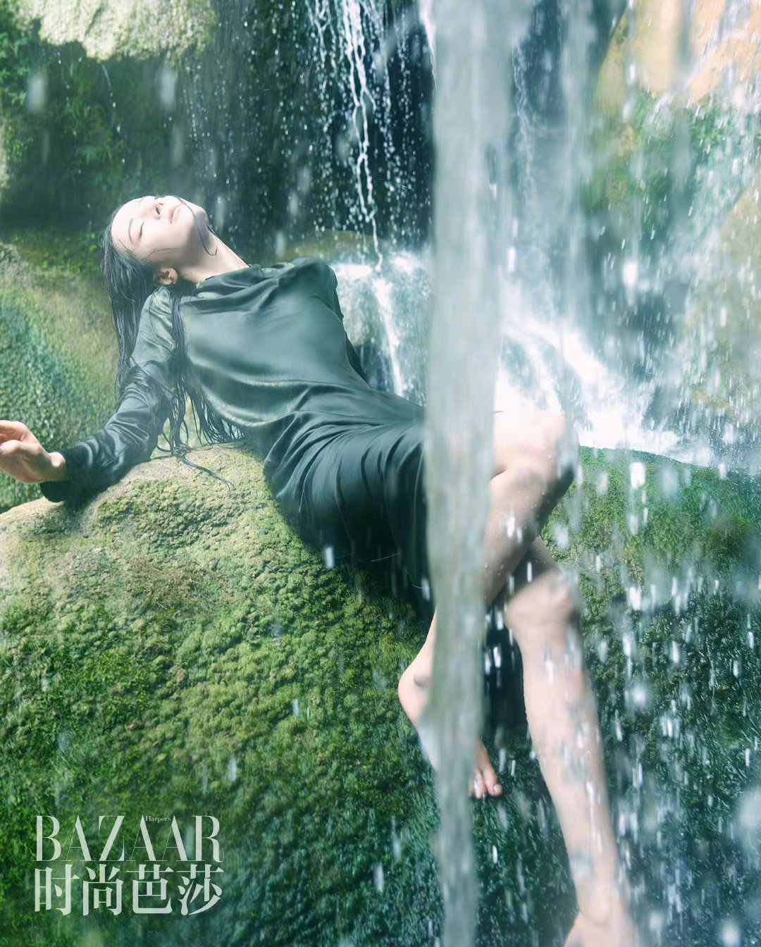 001NbstLgy1h5qy7qt1l0j60u011cn2a02.jpg 迪麗熱巴林間聽(tīng)瀑芭莎大片/芒果體育