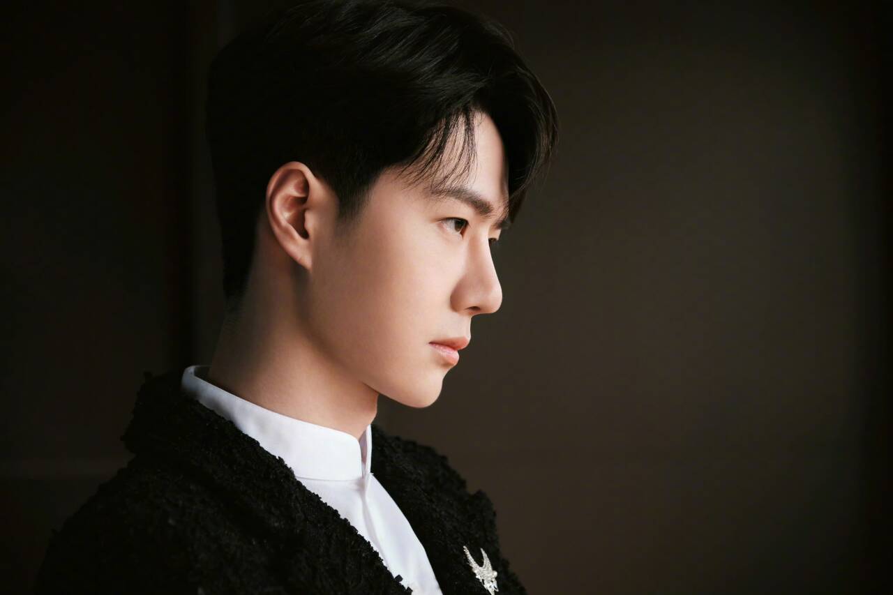 王一博亮相新劇風起洛陽的燃燈大典 /芒果體育