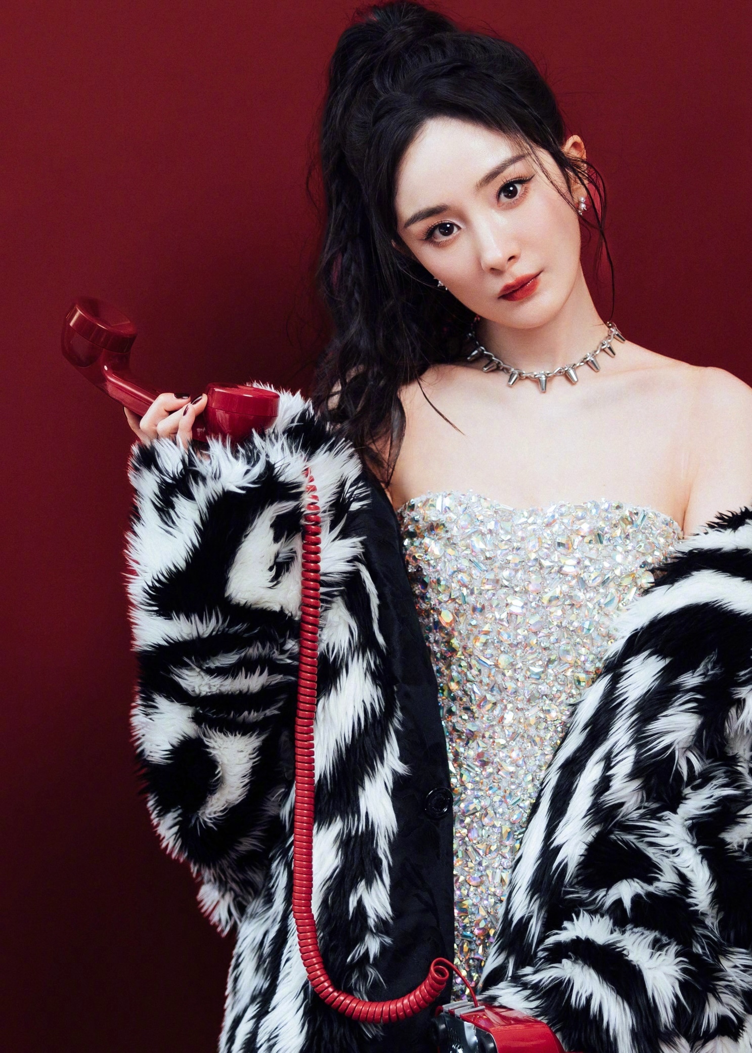 001OXMtPly1h9n9o236vjj615b1luqu602.jpg 楊冪跨年造型/芒果體育