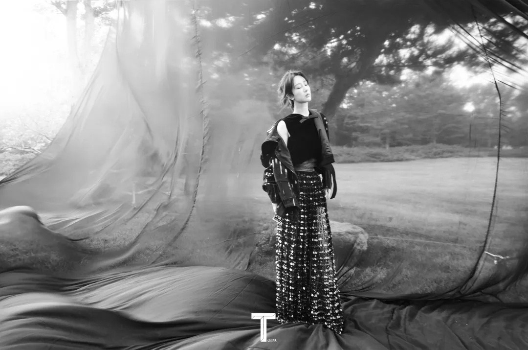 48d99009ly1h95h2zapv2j20u00jvwjh.jpg 楊紫 感知明暗的流轉(zhuǎn)與交織/芒果體育